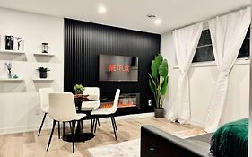 Luxury Stay Near Niagara Falls